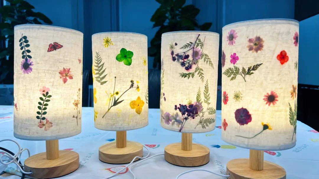 HL8合乐官网集团发展 花灯艺语 点亮美好 压花台灯制作活动